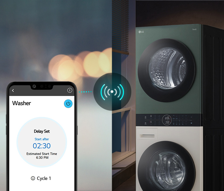 Slika prikazuje mobilni telefon zunaj, ki spremlja cikel pranja v aplikaciji ThinQ, ter WashTower doma.